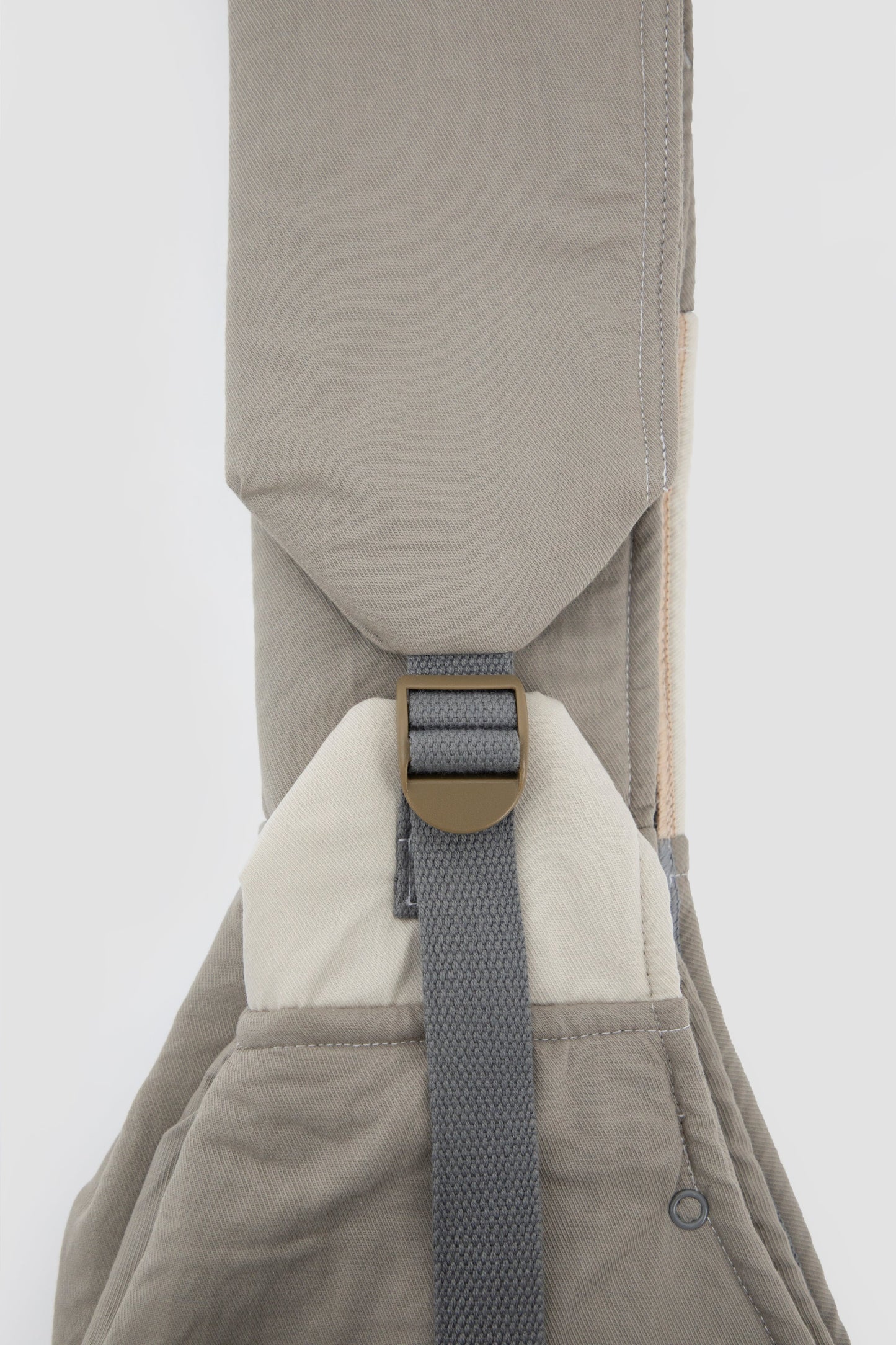 Cross-body Carrier Bag for Cats and Small dogs - Up to 7kg Weight Load